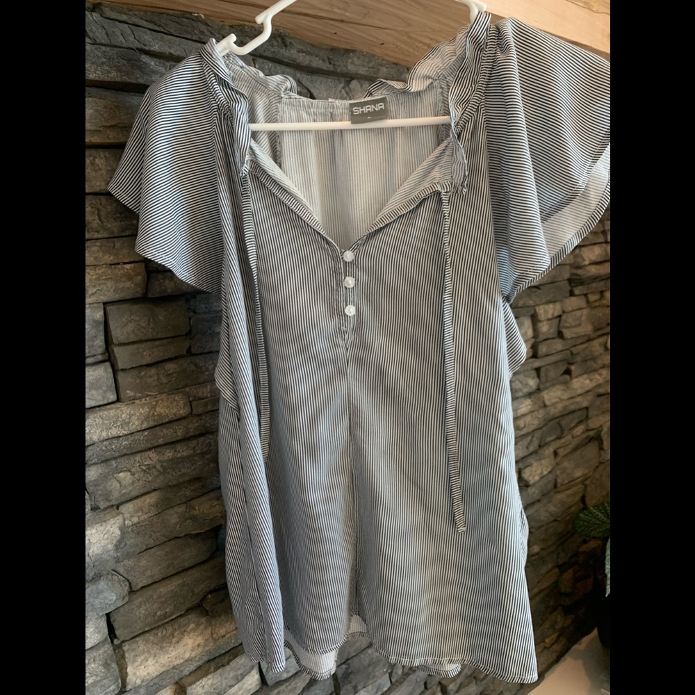 Loose, cap sleeve blouse.